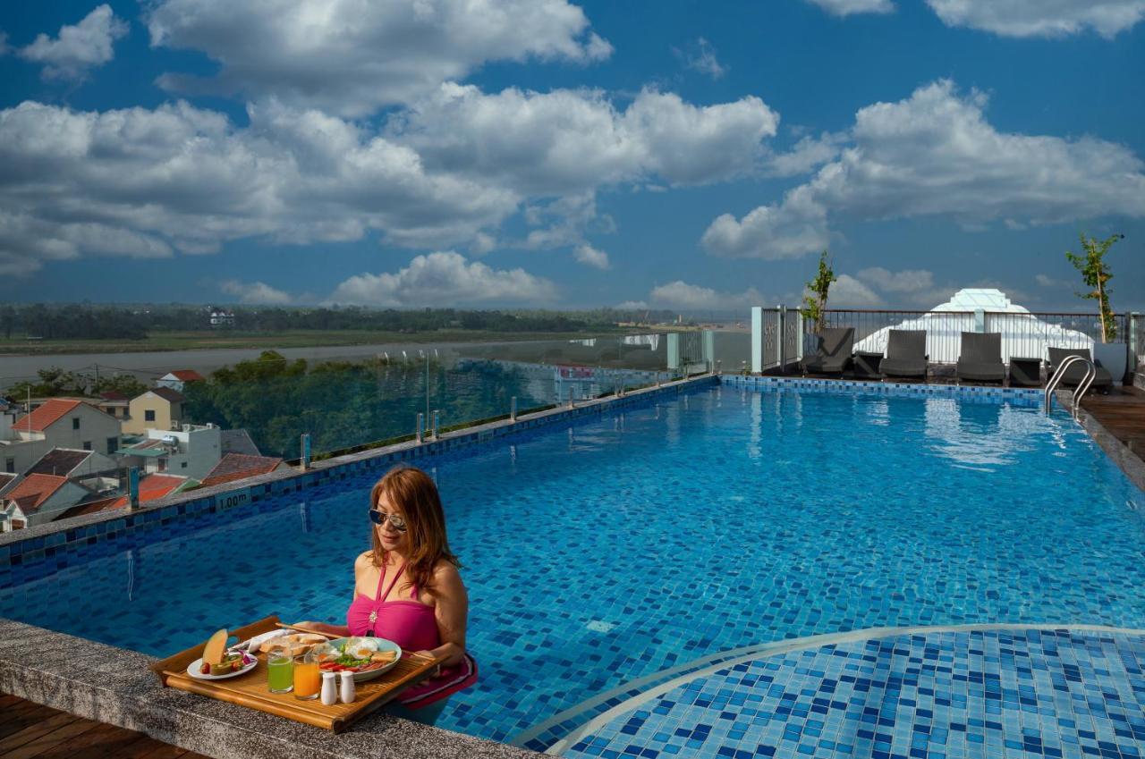 Cozy Savvy Boutique Hotel Hoi An Luaran gambar Rooftop pool at the hotel